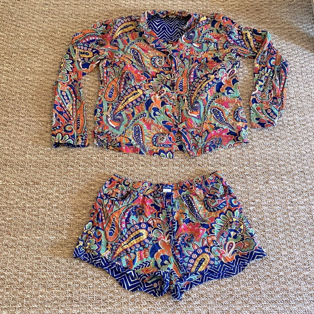 VERA BRADLEY paisley pj set shorts and long sleeve size large